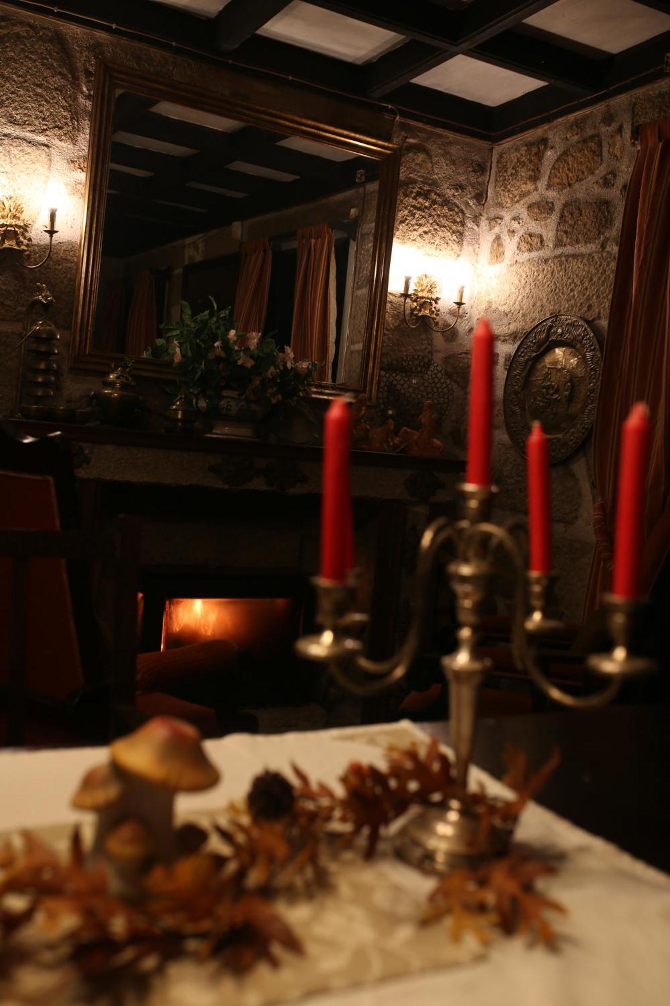 Lugar Da Pedra Alta - B&B - Private Historical Villa Melo Eksteriør bilde