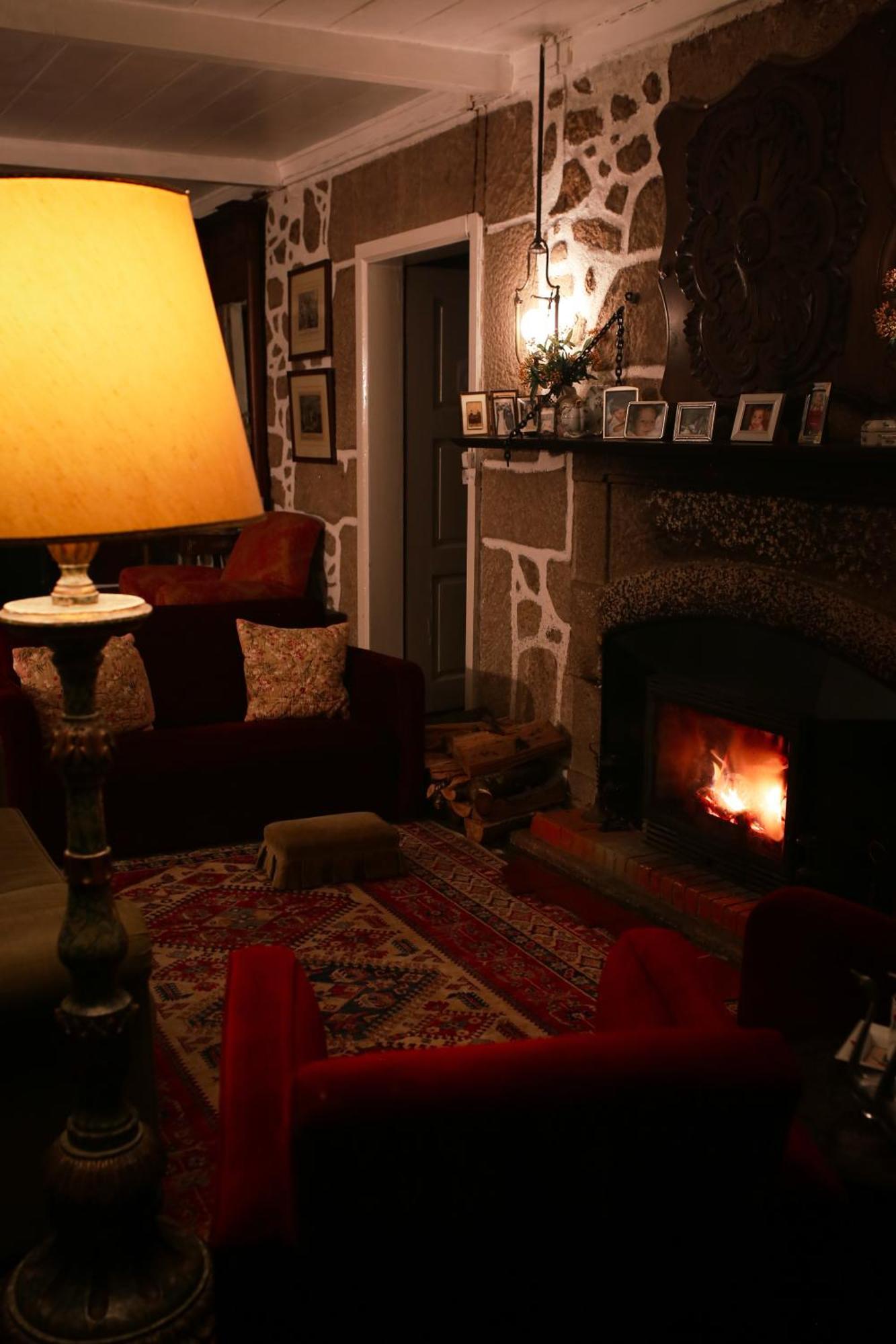 Lugar Da Pedra Alta - B&B - Private Historical Villa Melo Eksteriør bilde